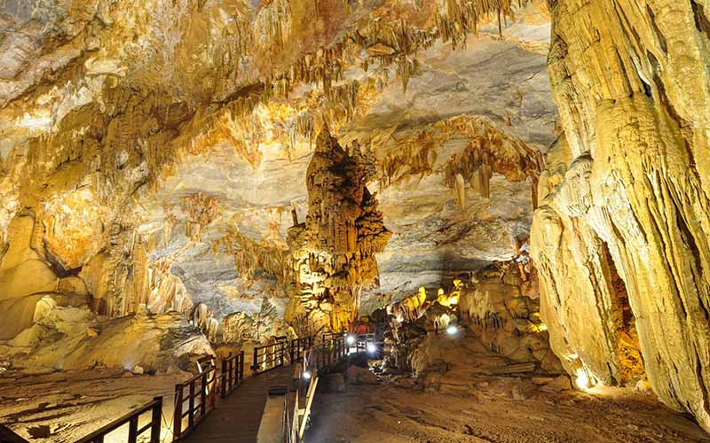 Paradise Cave Phong Nha Cave tour 6