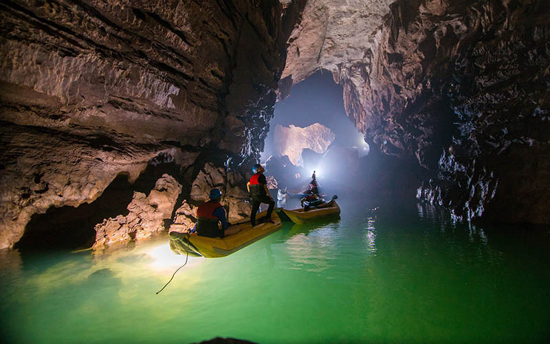 Paradise Cave and Phong Nha Cave Tour