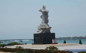 dong hoi vietnam mother monument